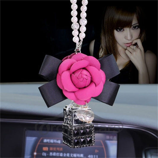 Exquisita y elegante decoración para coche con colgante de perlas estilo Camelia femenina